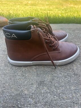 Nautica kids/boys Brown Leather Chukka Boots with Black Collar